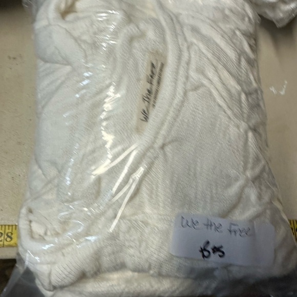 FREE PEOPLE SNOWBELL Babydoll cream boho milkmaid raglan sleeve oversd top NWOT - Picture 16 of 16